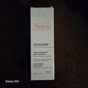 Avène Cicalfate+ Restorative Hydrating Emulsion — White